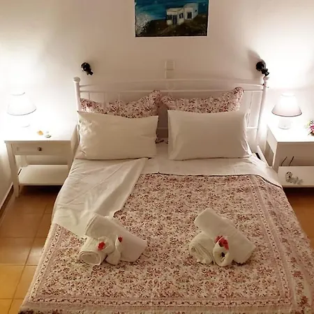 Special Rate Due To Pre Renovation! Bohemian Island House Pool And Beach Guest house *