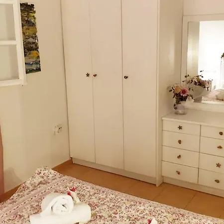 Guest house Special Rate Due To Pre Renovation! Bohemian Island House Pool And Beach