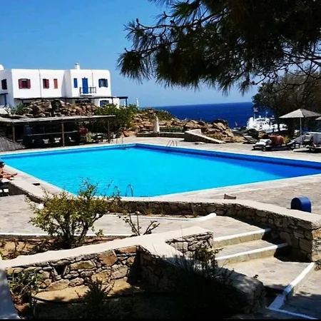 Special Rate Due To Pre Renovation! Bohemian Island House Pool And Beach Guest house