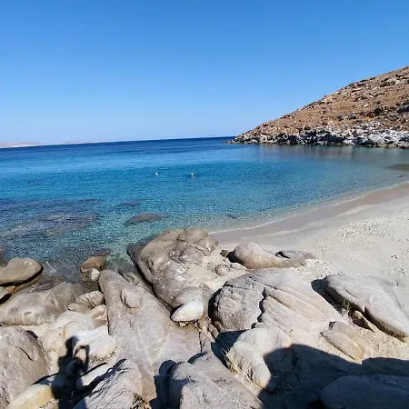Special Rate Due To Pre Renovation! Bohemian Island House Pool And Beach Guest house