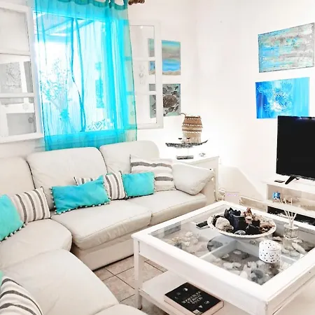 Special Rate Due To Pre Renovation! Bohemian Island House Pool And Beach Guest house