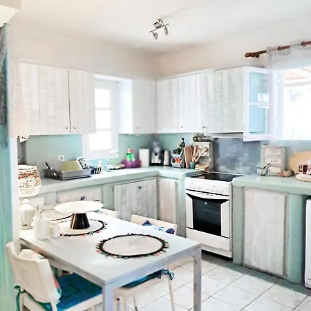 Guest house Special Rate Due To Pre Renovation! Bohemian Island House Pool And Beach