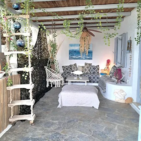 Guest house Special Rate Due To Pre Renovation! Bohemian Island House Pool And Beach