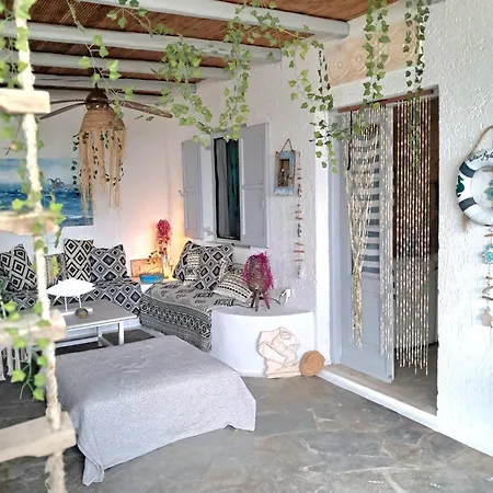 Guest house Special Rate Due To Pre Renovation! Bohemian Island House Pool And Beach Mykonos Town